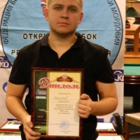 Из иногородних лучше столы знал Алексей Корнеев